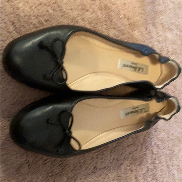 Worn twice ! Bought size that was not wide enough - Picture 2 of 4